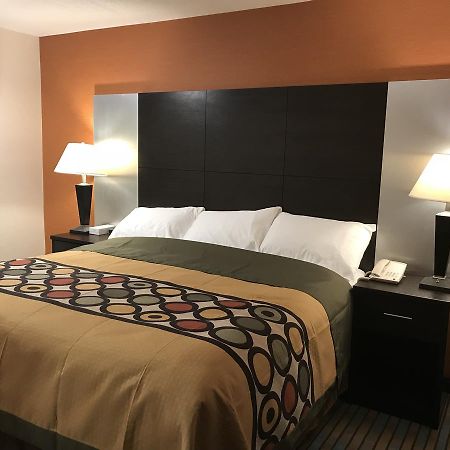 Bay Hill Inns & Suites Neepawa Экстерьер фото