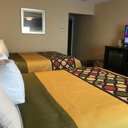 Bay Hill Inns & Suites Neepawa Экстерьер фото