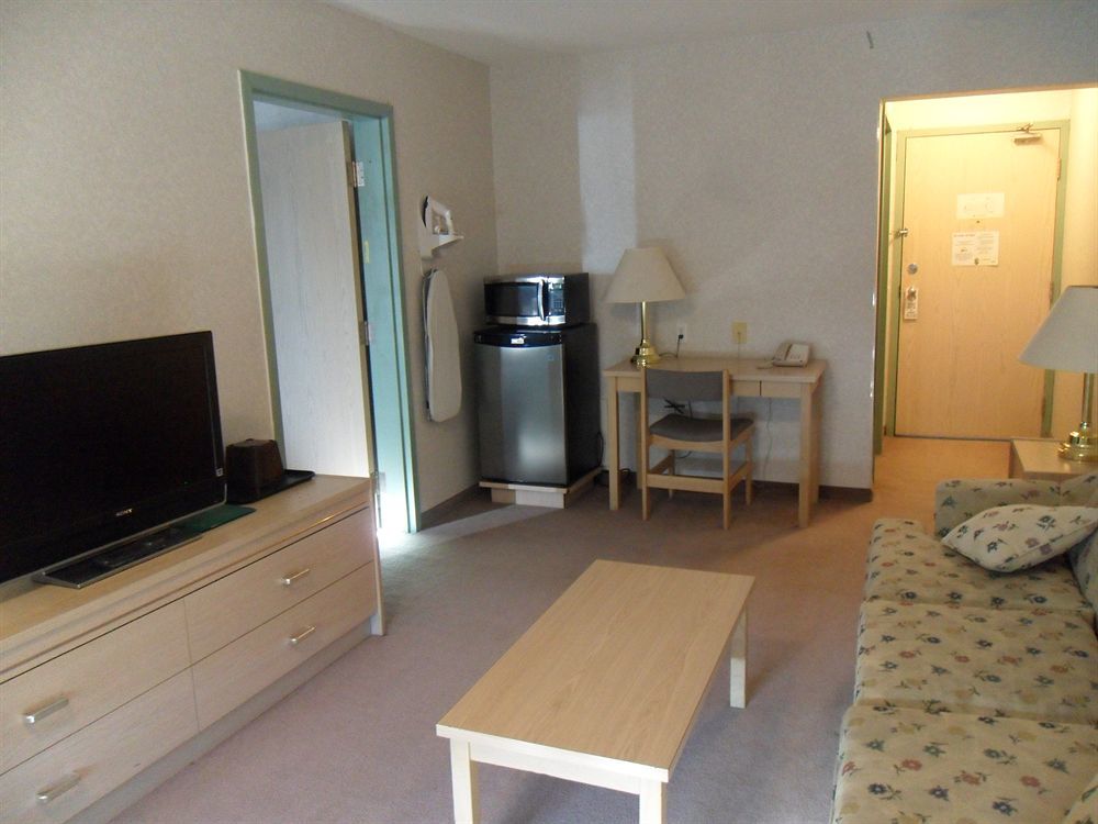 Bay Hill Inns & Suites Neepawa Экстерьер фото