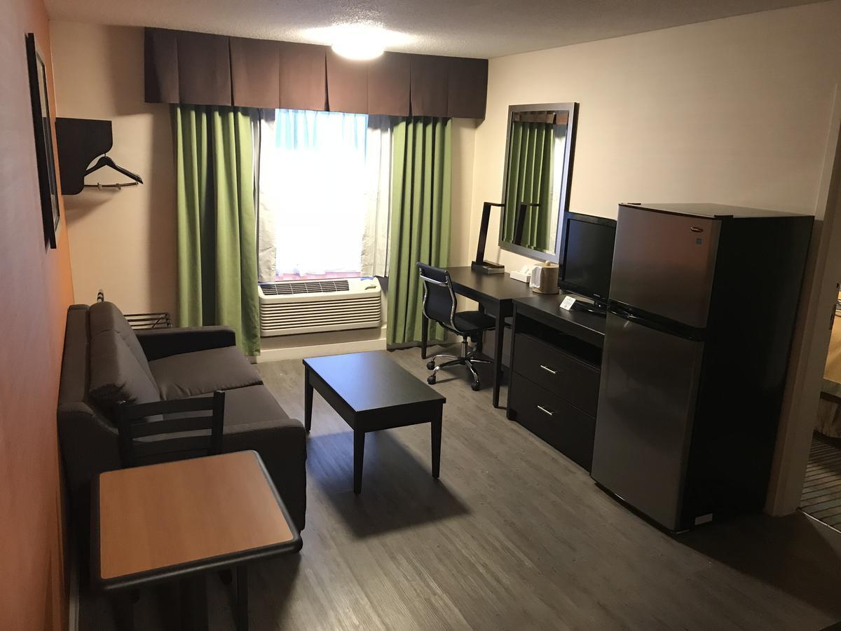 Bay Hill Inns & Suites Neepawa Экстерьер фото