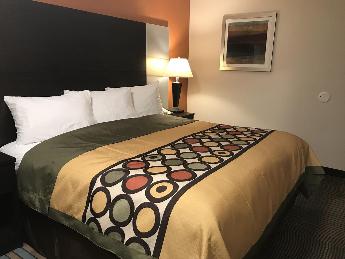 Bay Hill Inns & Suites Neepawa Экстерьер фото
