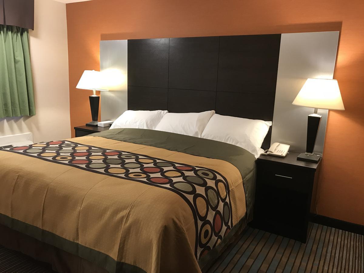 Bay Hill Inns & Suites Neepawa Экстерьер фото