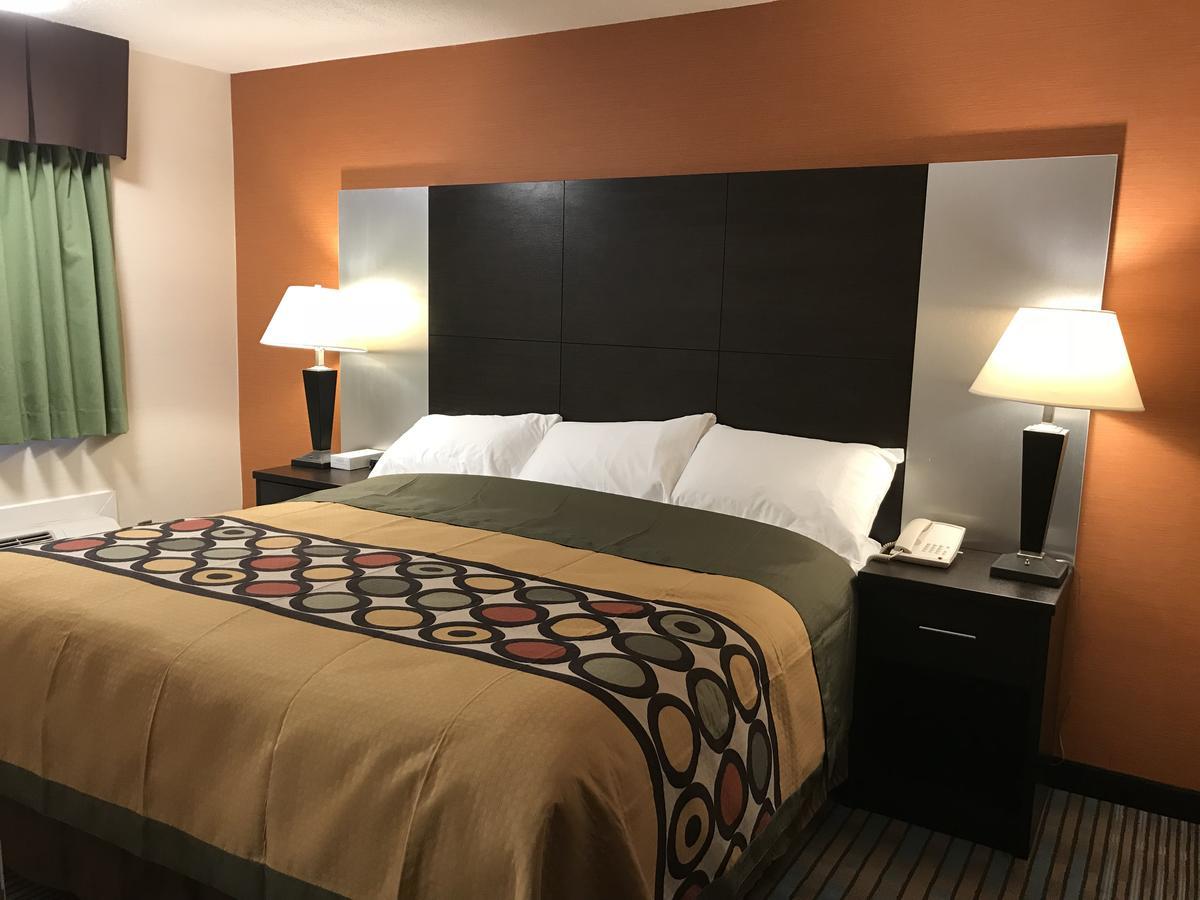 Bay Hill Inns & Suites Neepawa Экстерьер фото