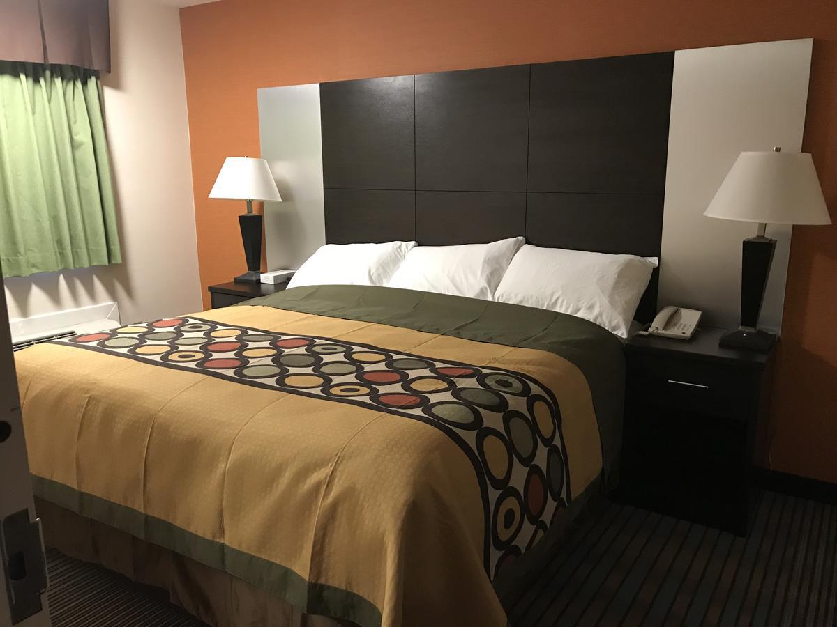 Bay Hill Inns & Suites Neepawa Экстерьер фото