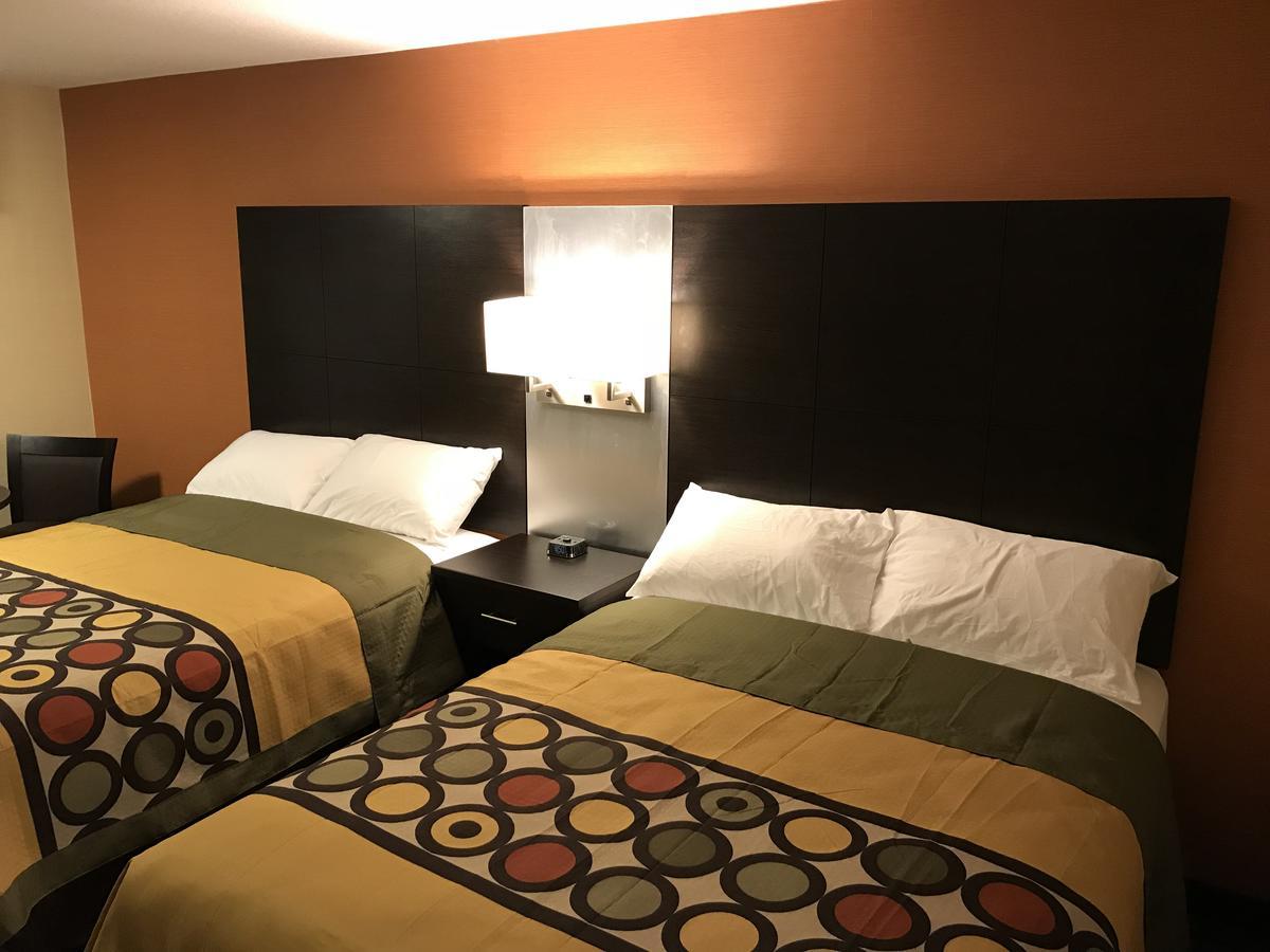 Bay Hill Inns & Suites Neepawa Экстерьер фото