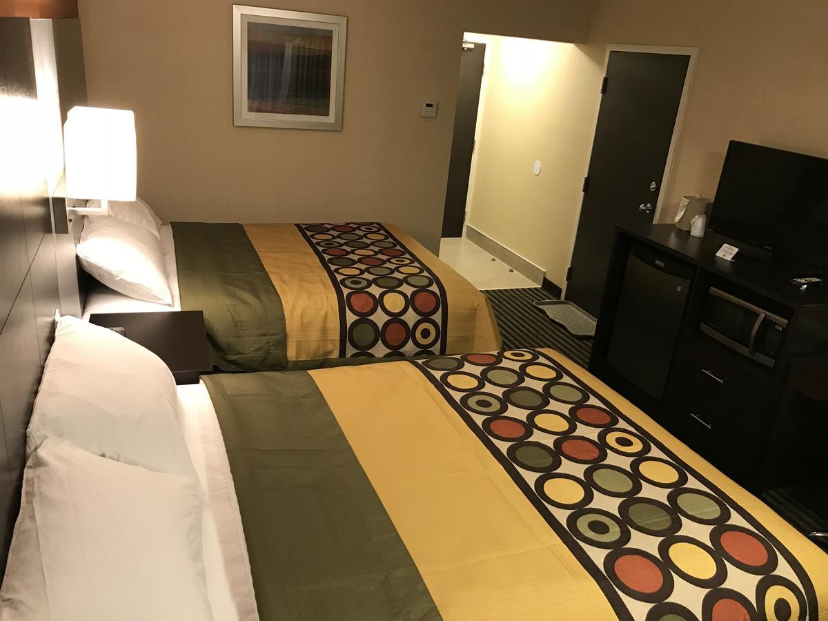 Bay Hill Inns & Suites Neepawa Экстерьер фото