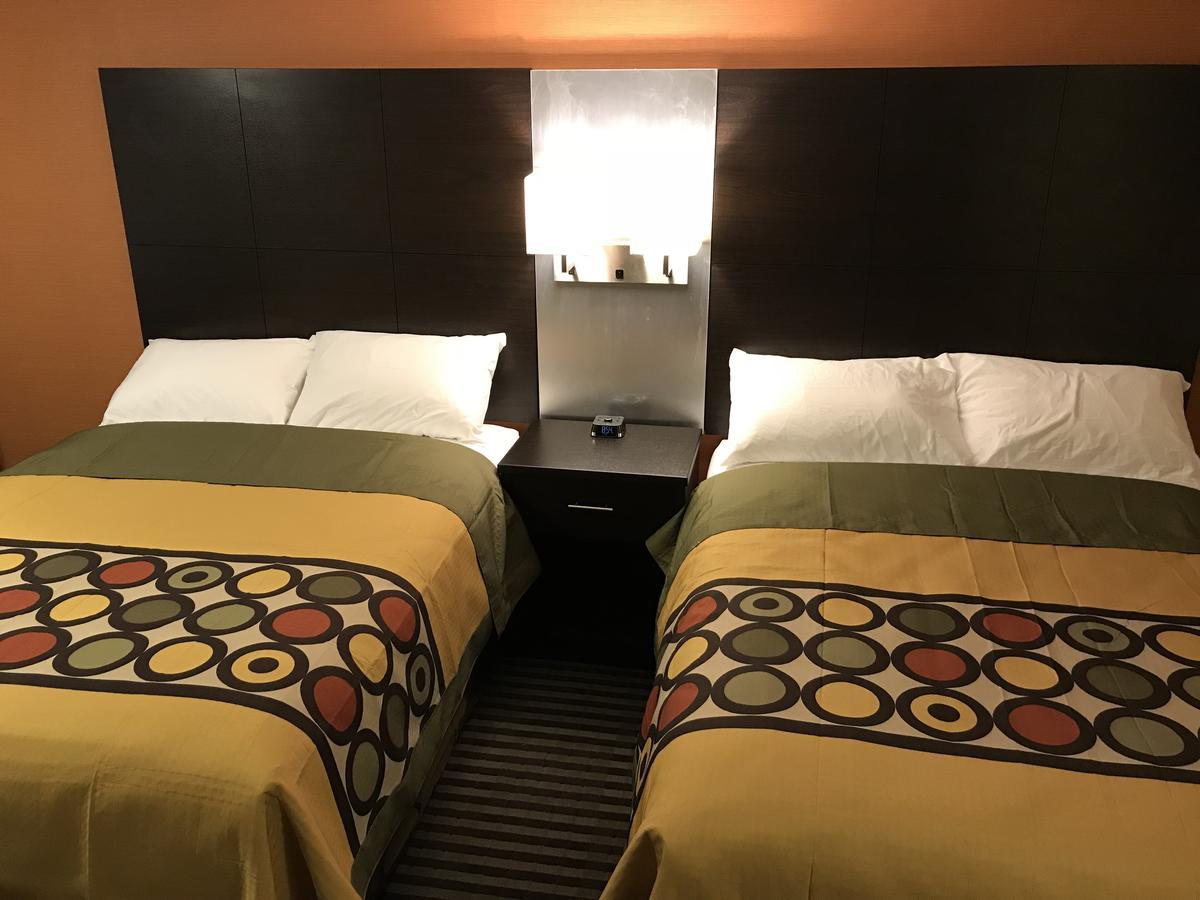 Bay Hill Inns & Suites Neepawa Экстерьер фото