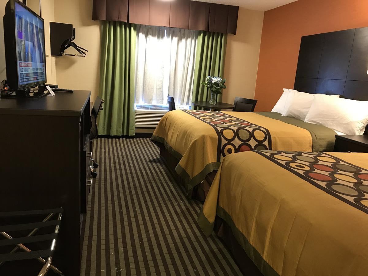 Bay Hill Inns & Suites Neepawa Экстерьер фото
