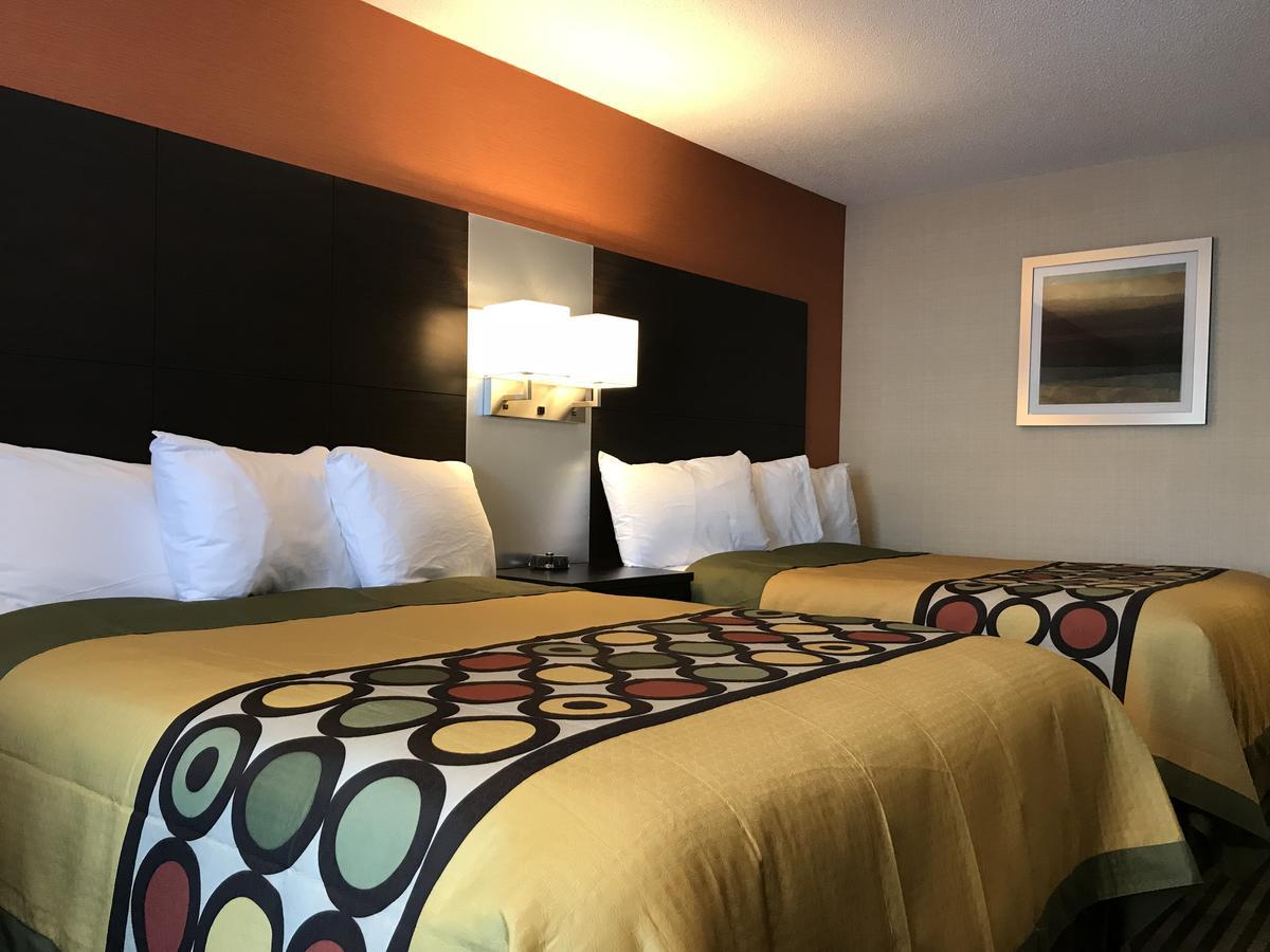 Bay Hill Inns & Suites Neepawa Экстерьер фото