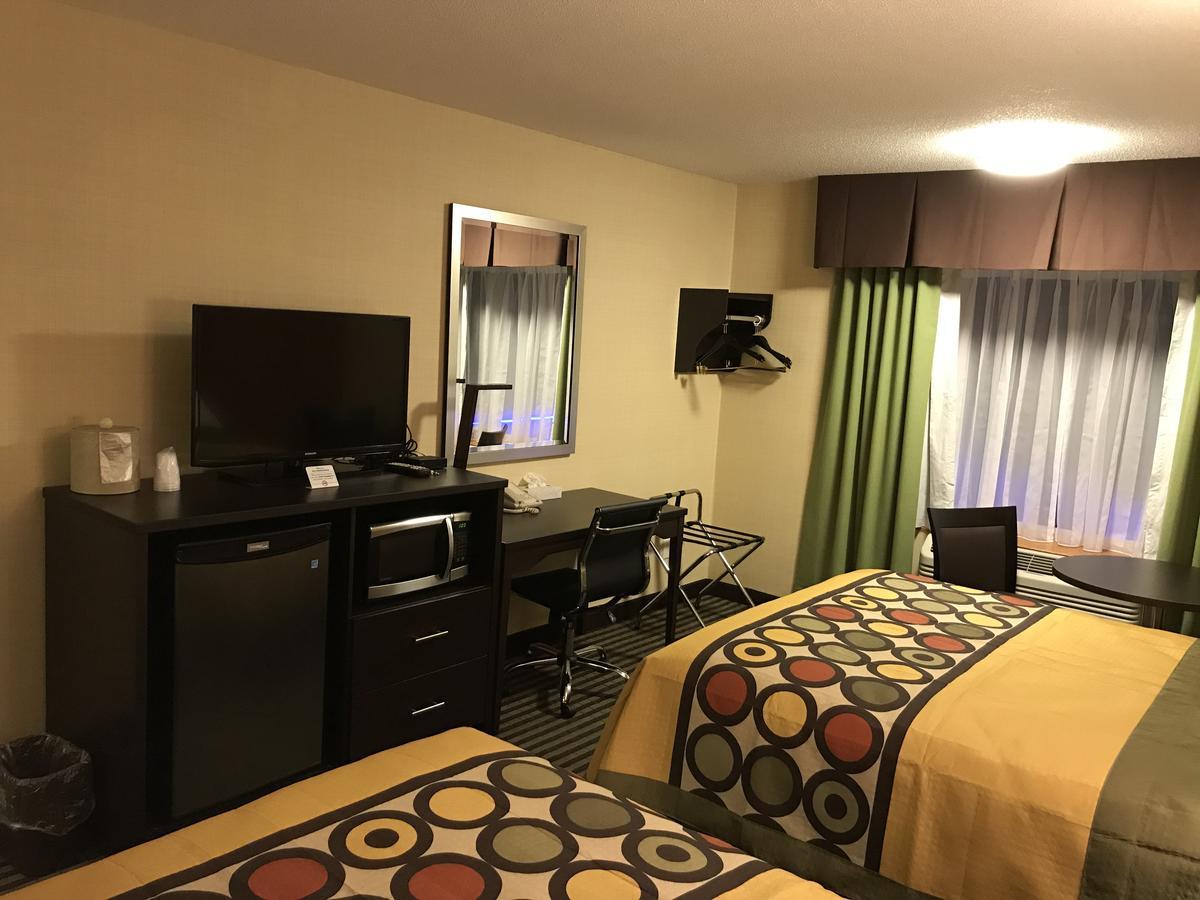 Bay Hill Inns & Suites Neepawa Экстерьер фото
