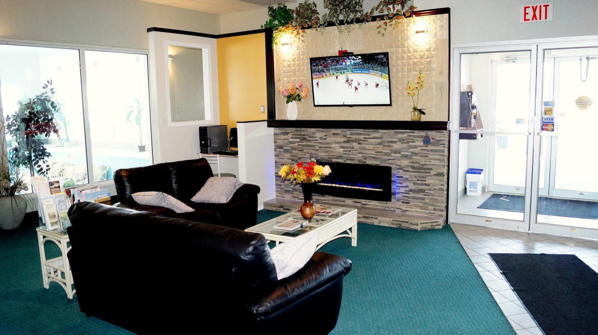 Bay Hill Inns & Suites Neepawa Экстерьер фото
