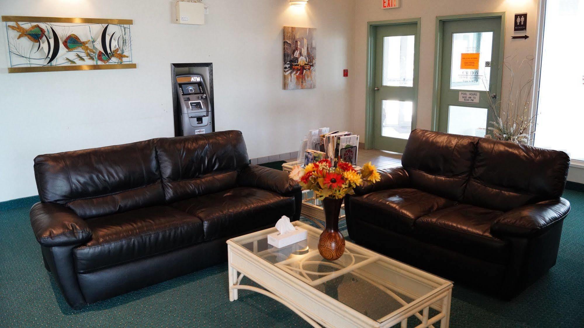 Bay Hill Inns & Suites Neepawa Экстерьер фото