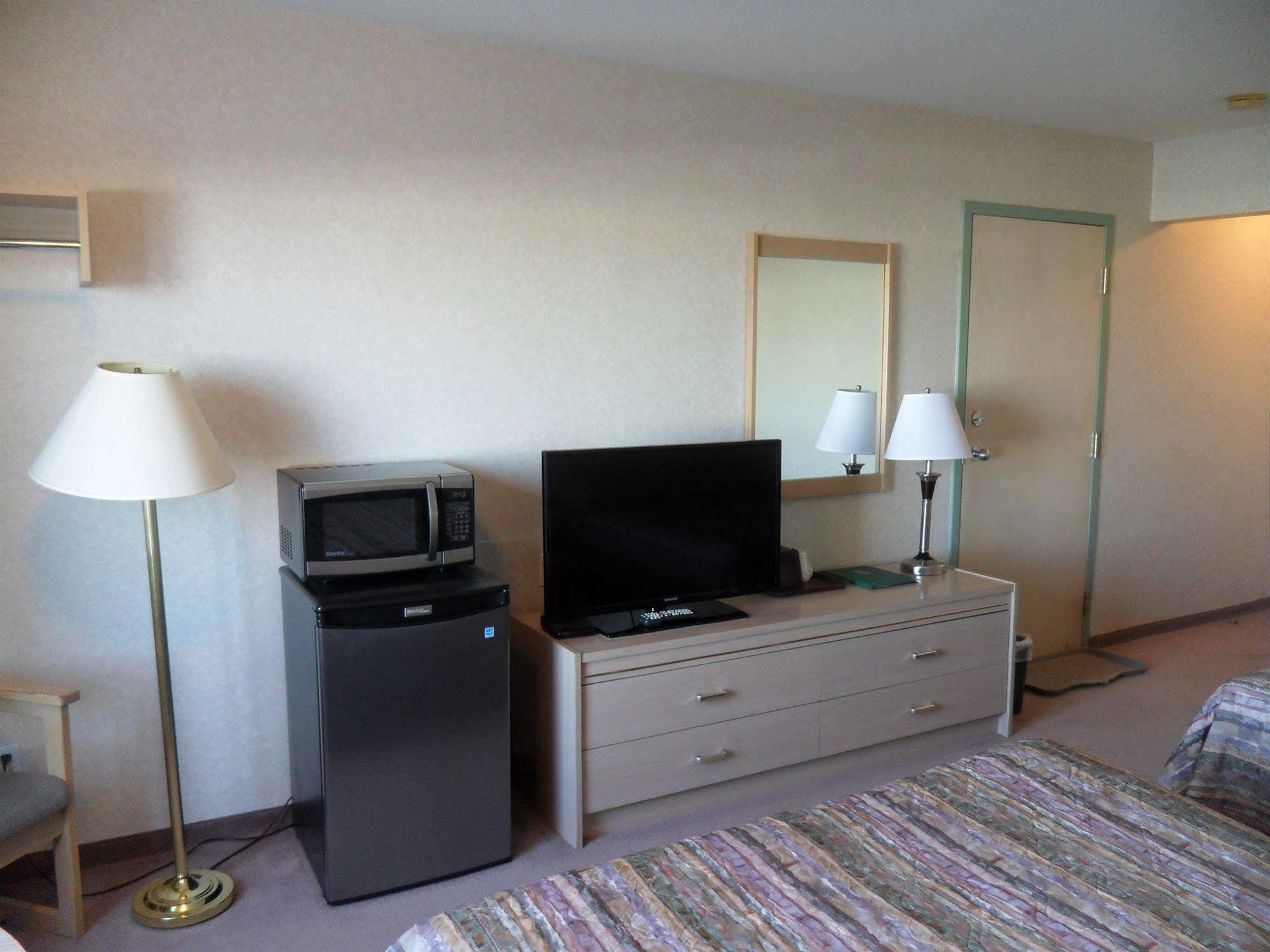 Bay Hill Inns & Suites Neepawa Экстерьер фото