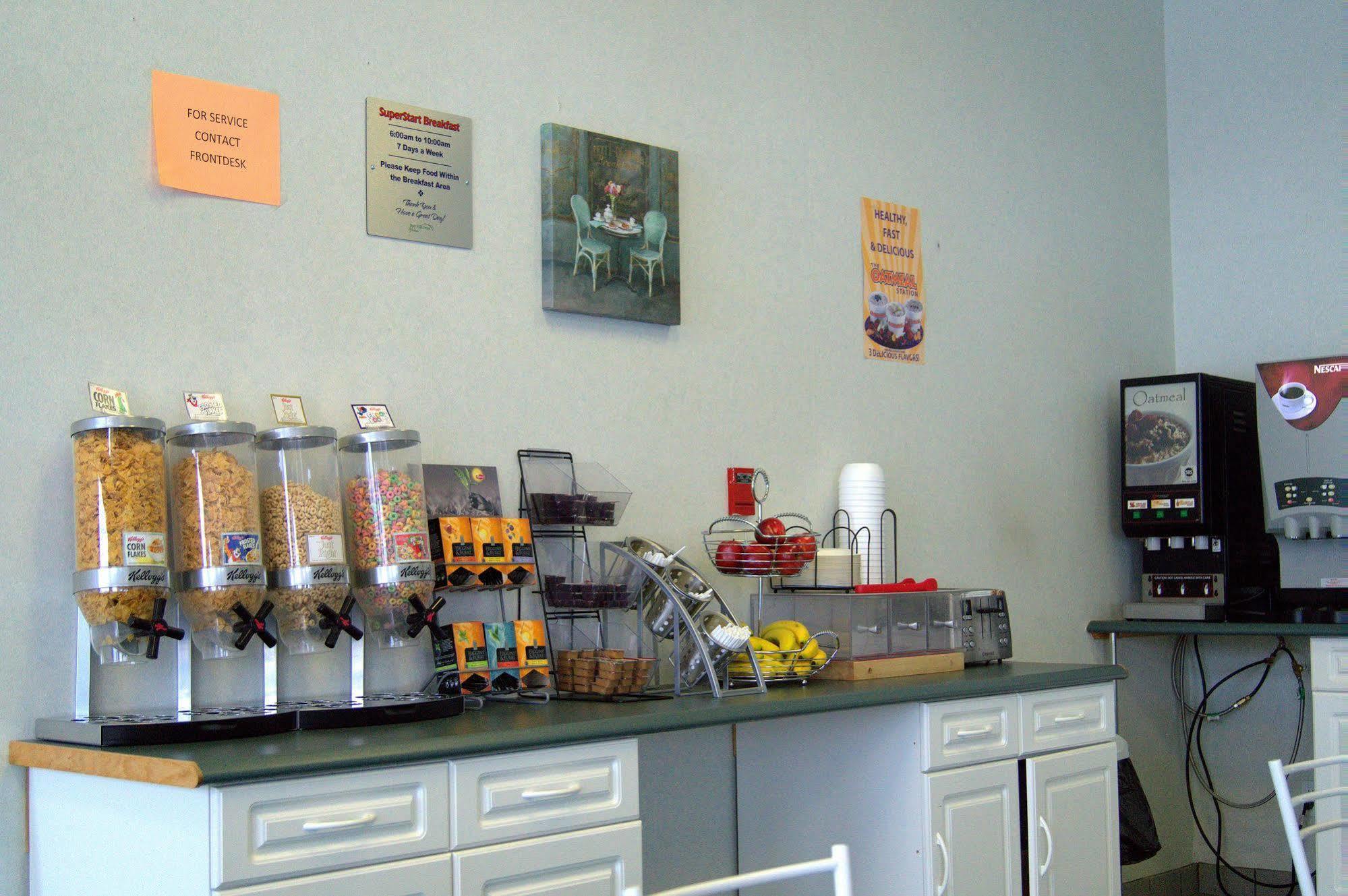 Bay Hill Inns & Suites Neepawa Экстерьер фото