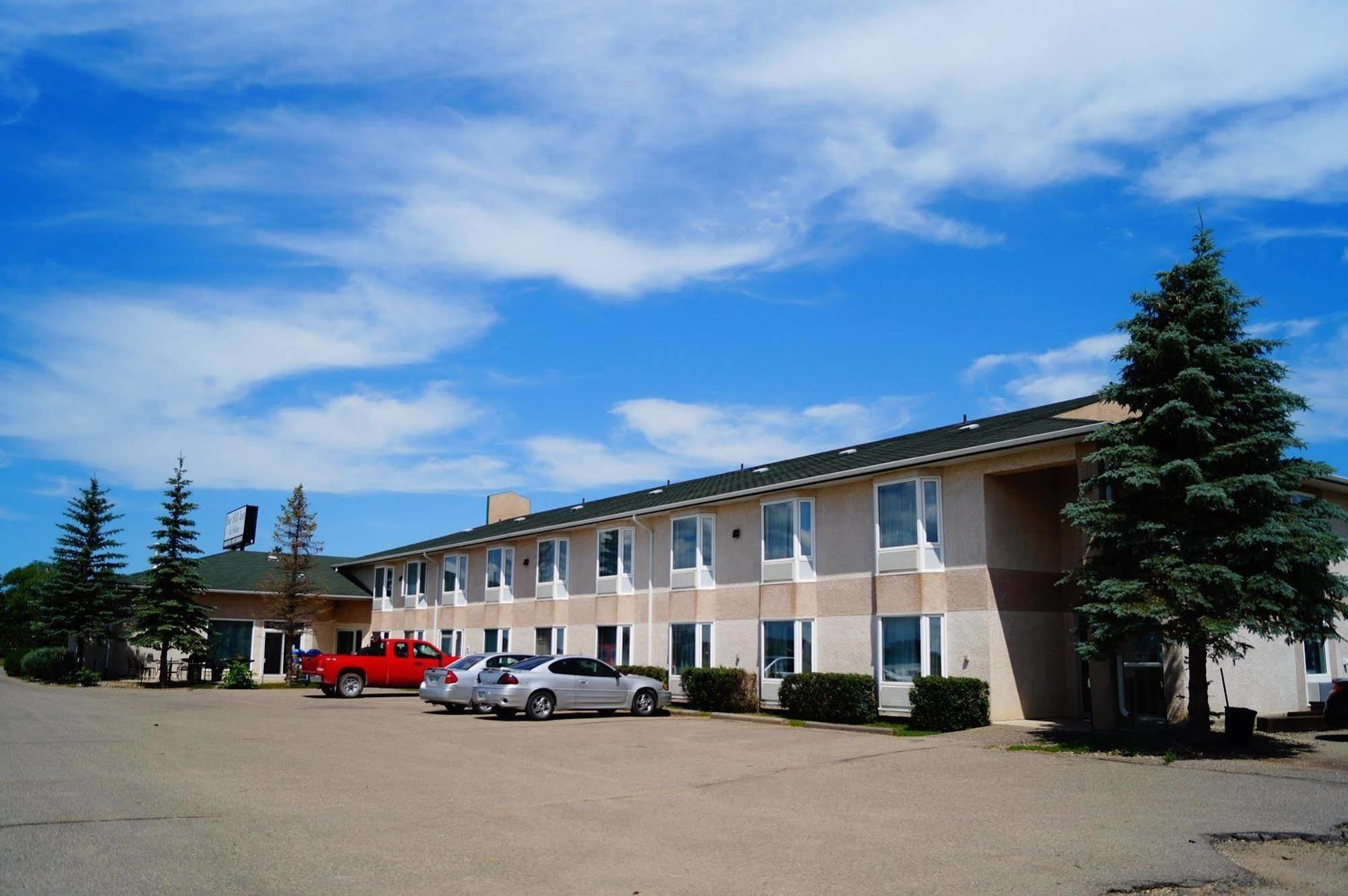 Bay Hill Inns & Suites Neepawa Экстерьер фото