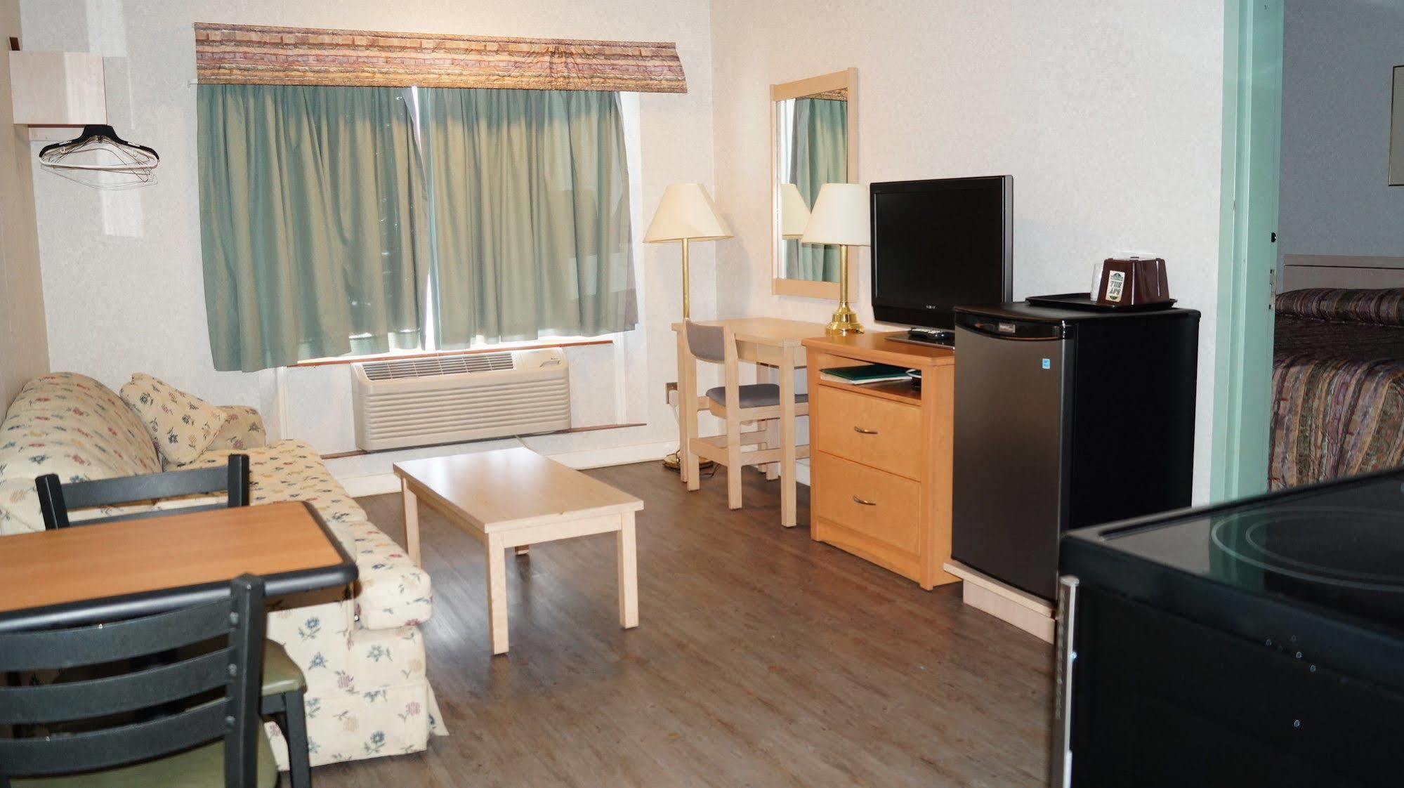 Bay Hill Inns & Suites Neepawa Экстерьер фото