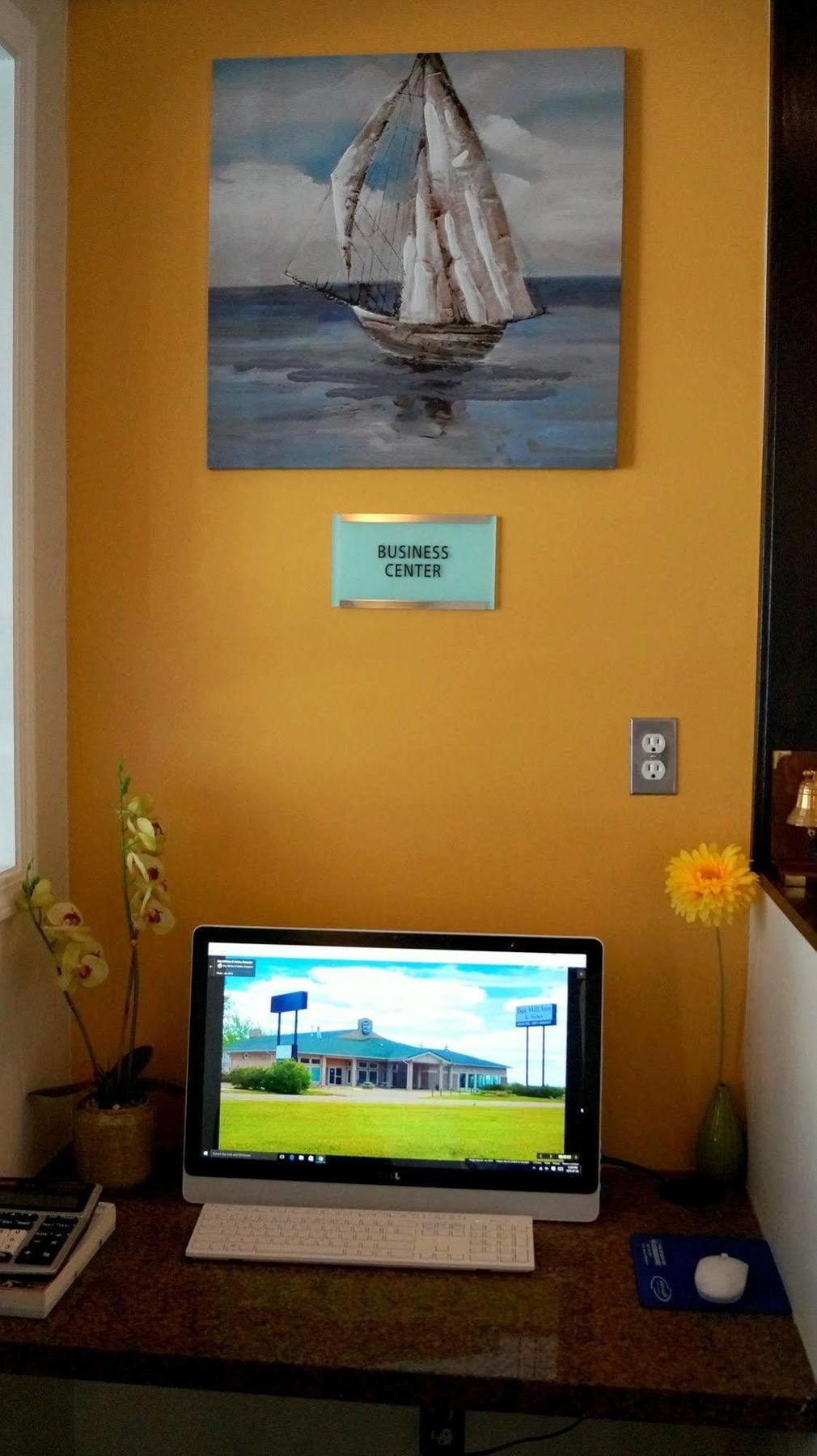 Bay Hill Inns & Suites Neepawa Экстерьер фото