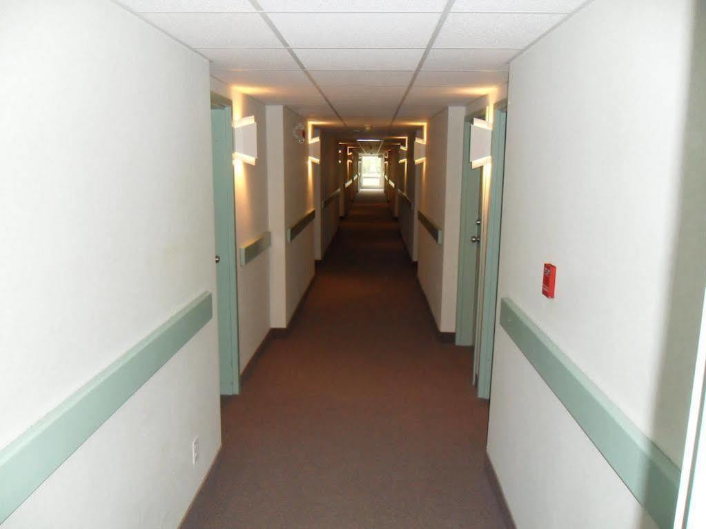 Bay Hill Inns & Suites Neepawa Экстерьер фото