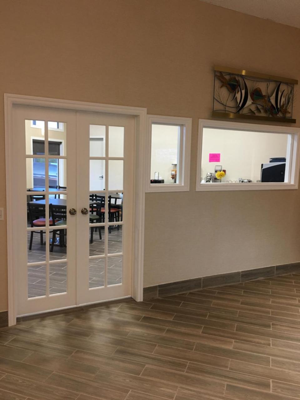 Bay Hill Inns & Suites Neepawa Экстерьер фото