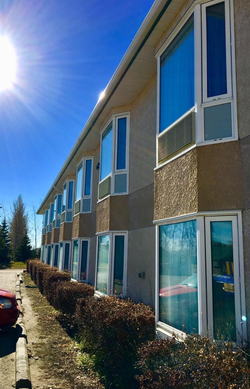 Bay Hill Inns & Suites Neepawa Экстерьер фото